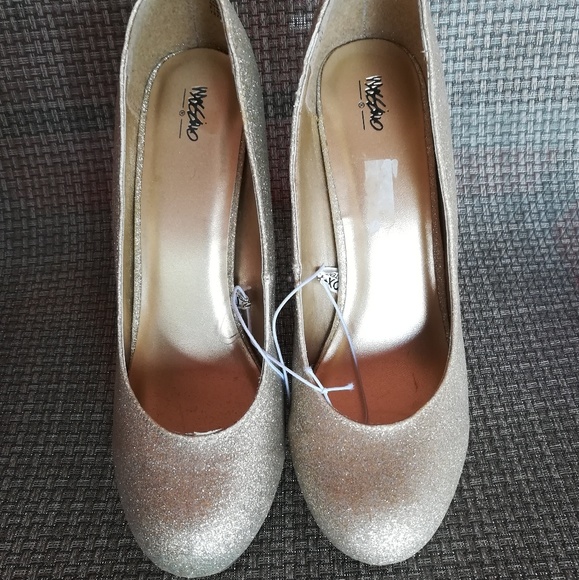 Shoes - Picture 2 of 5